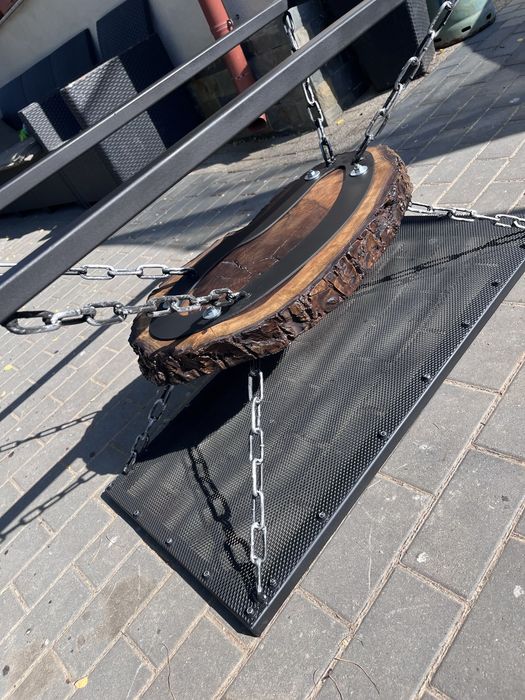 Masa levitationala stil indistrial, lemn nuc cu lanturi