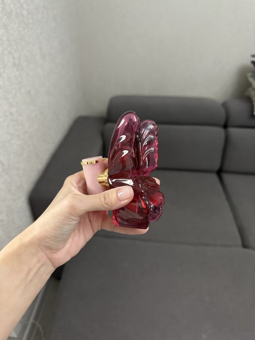 Духи Carolina Herrera - LA BOMBA