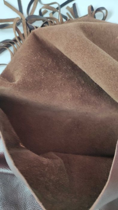 Мека дамска чанта от естествена кожа в "бохо стил" с ресни