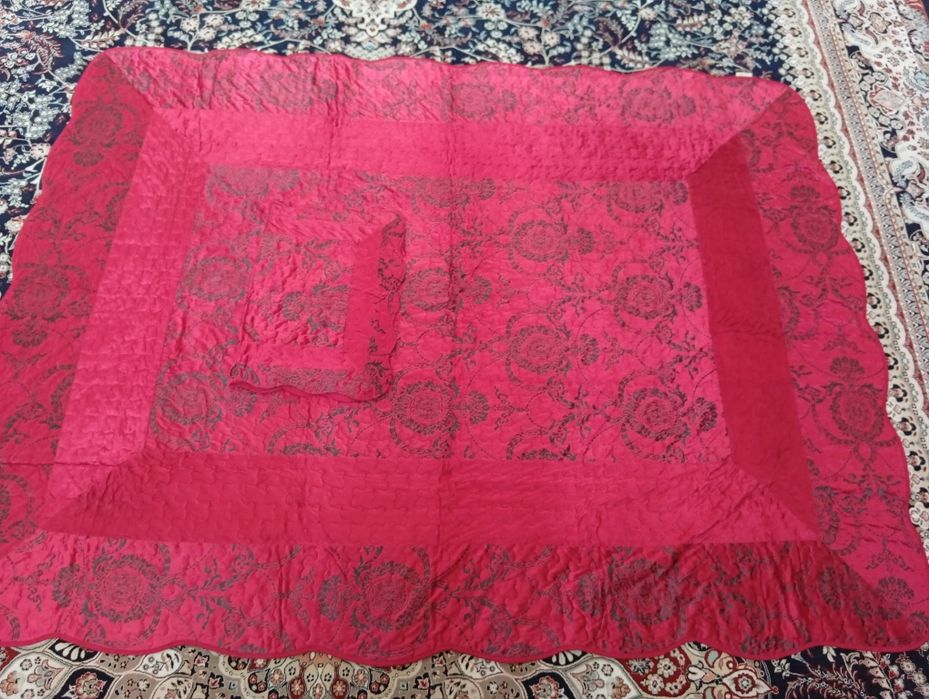 срочно и дешево 7 комплекта покрывал с навалочками разных размеров