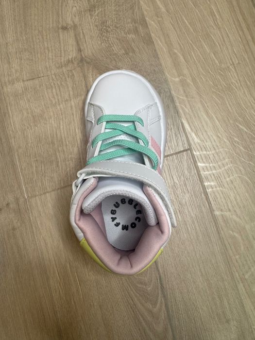 Спортни обувки за момиче Adidas