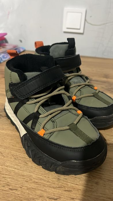 Продам ботинки размер 32