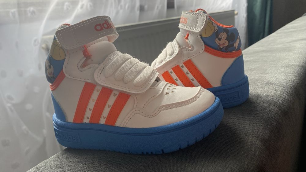 Adidasi stil ghetuta baietei