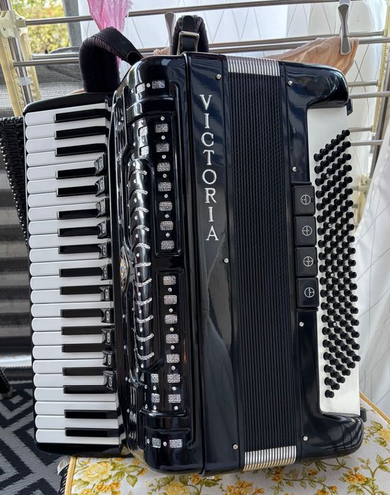 Acordeon Victoria 120 basi