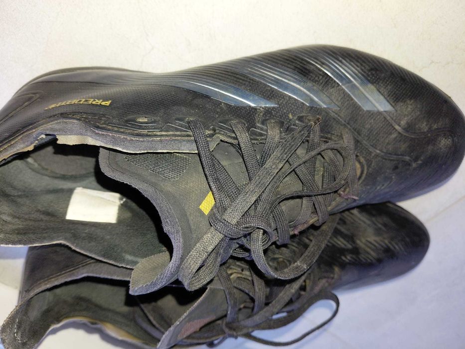 Ghete fotbal adidas Predator League