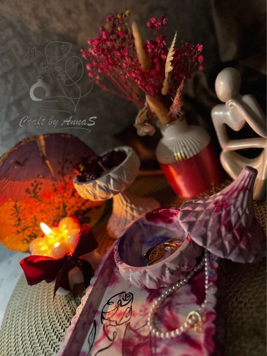 Продам гипсовые изделия и свечи