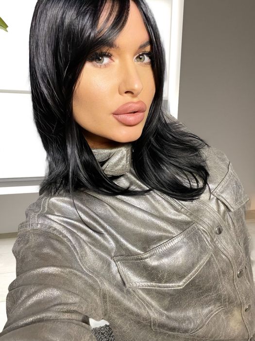 Peruca scurta bruneta