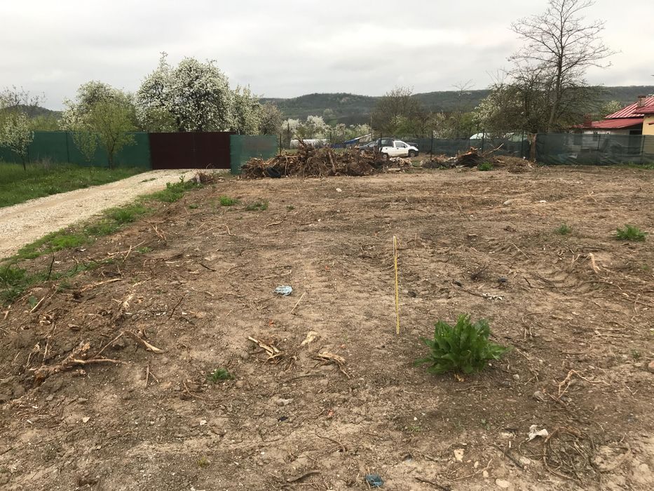 Teren ideal pentru casa-liniște,natura și acces rapid la oraș