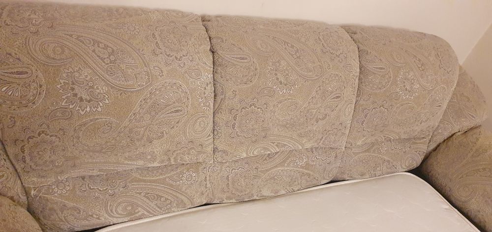 Диван с двумя креслами