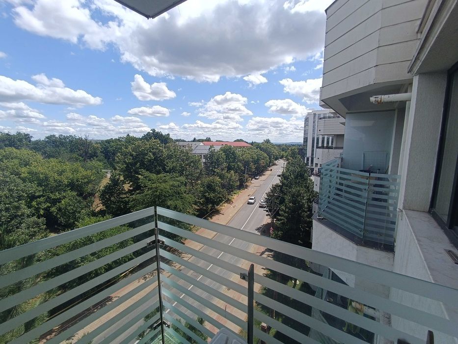 Apartament cu loc de parcare subteran - Royal Town Copou