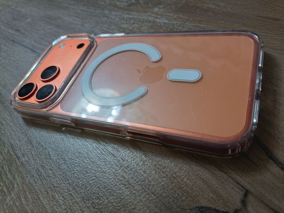 iPhone 17 Pro Max. Муляж, с чехлом.