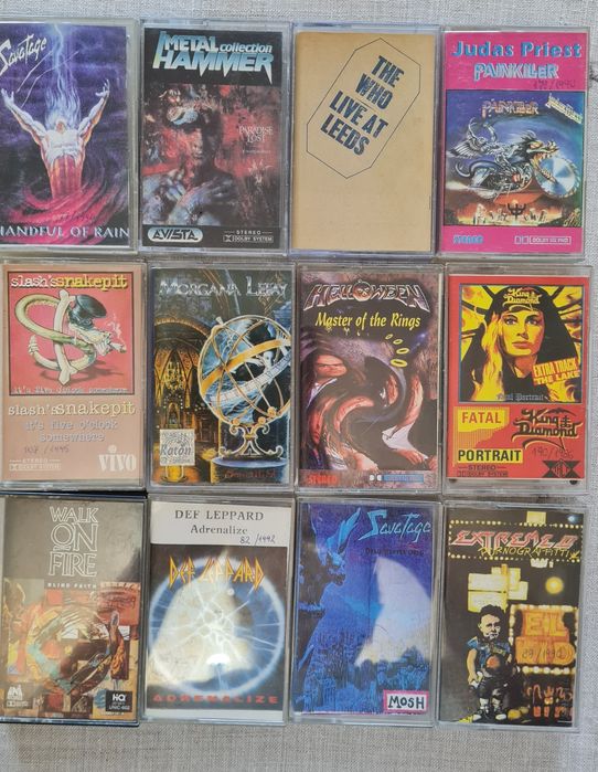 De vânzare lot de 28 de casete audio.