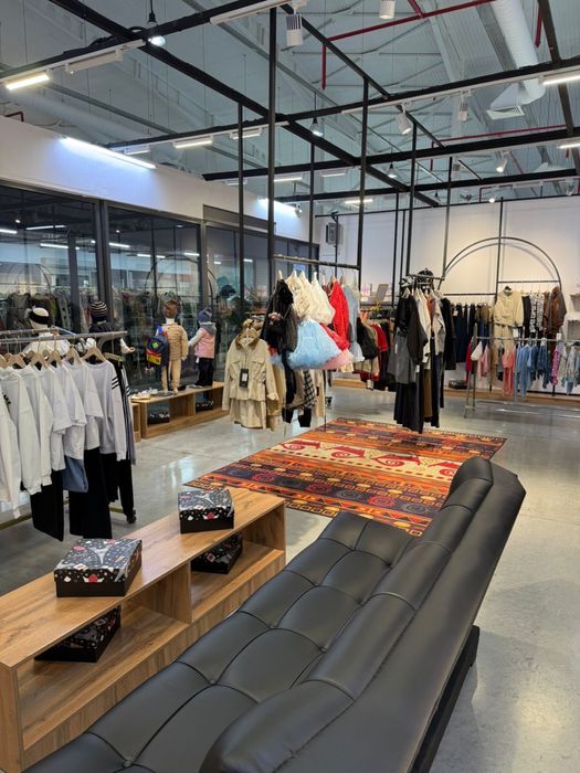 Магазин продаётся вместе с товаром