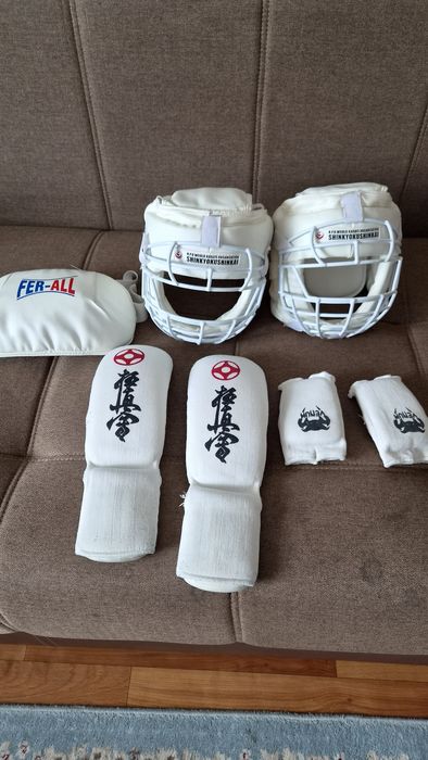 Продам 2 шлема наколенники перчатка защита