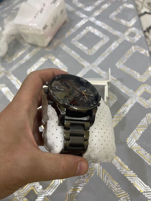 Часы наручные DIESEL