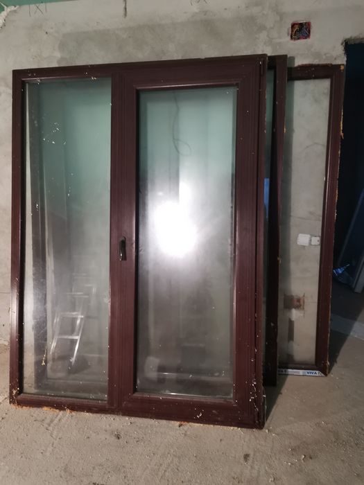 Vand ferestre PVC cu 1 canat, culoare Mahon + alte geamuri tip usa