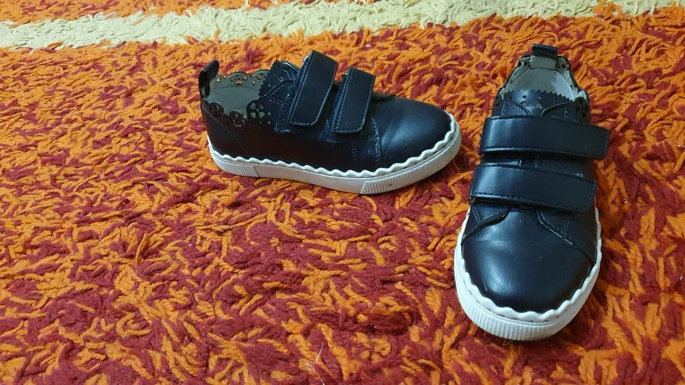 Продам обувь детскую