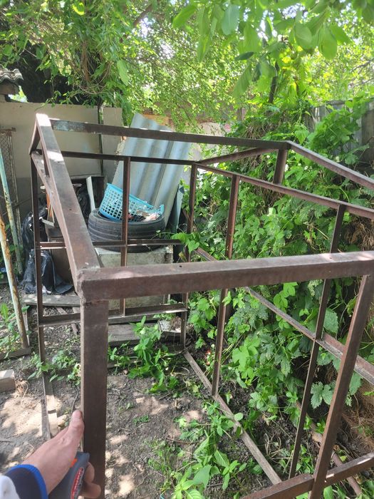 Каркас из железа.
