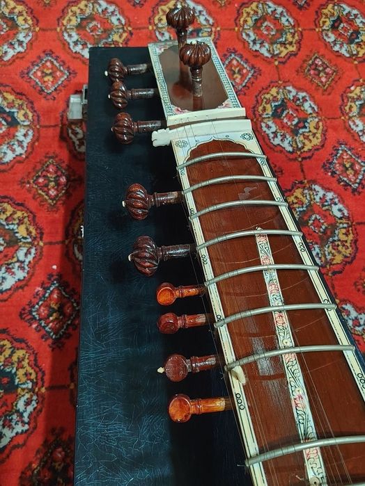 Tor Sitar sotiladi .