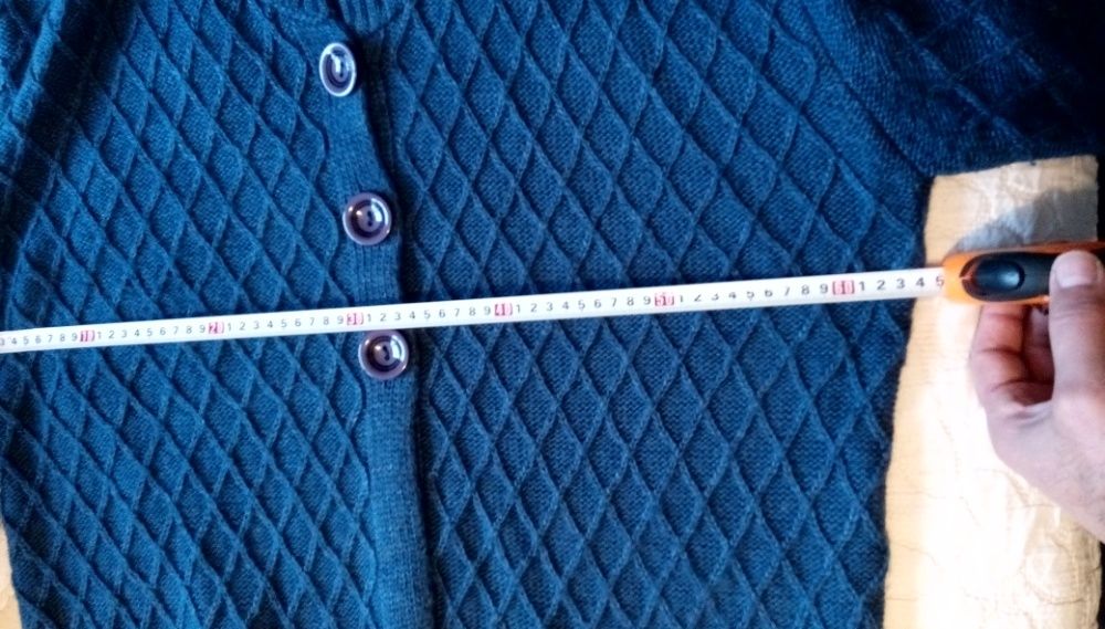 Дълга плетена дамска жилетка тъмно синя