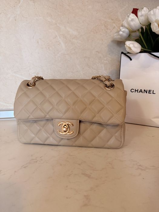 Дамска чанта Chanel Classic среден размер бежова