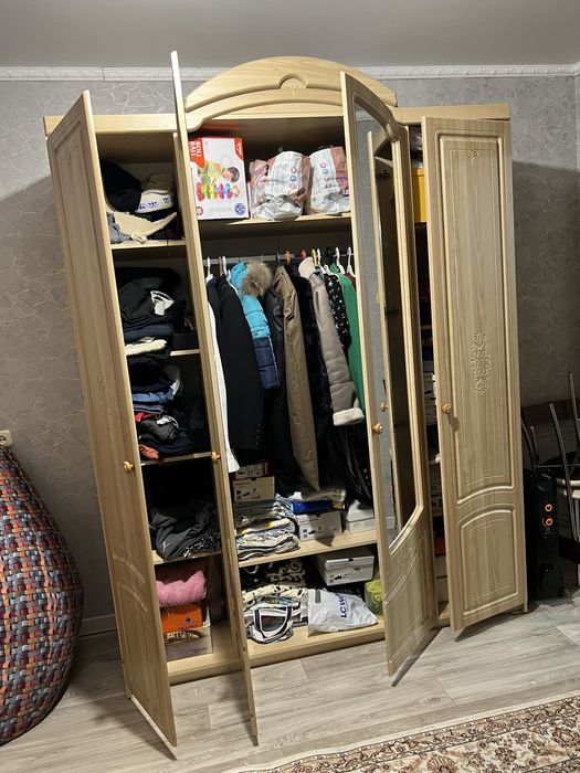 Шкаф комод зеркало айна