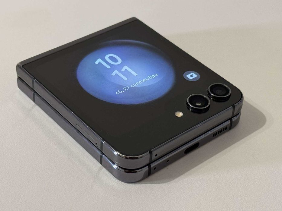 Бартер! Samsung Galaxy Z Flip 5 Graphite (Черен)