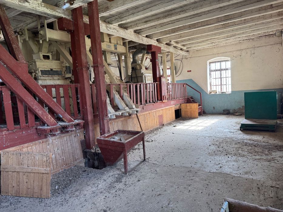 De vânzare – Moară grâu și porumb, complet echipată