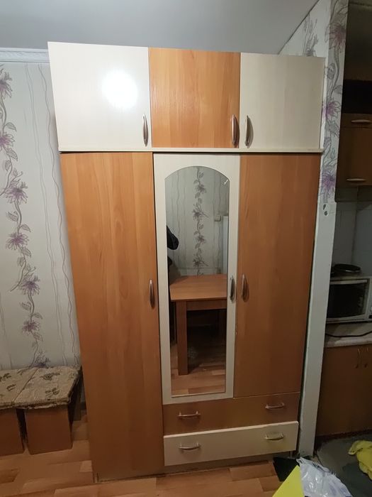Мебель отдам почти даром