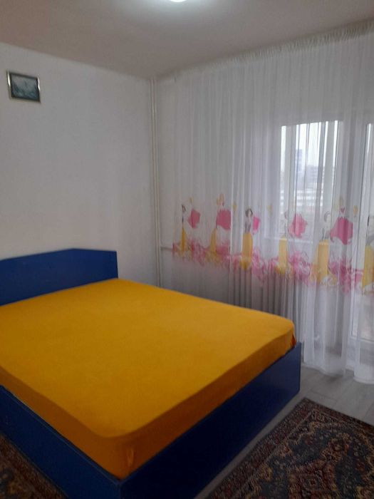 Ofer spre inchiriere apartament cu 3 camere zona Ritmului