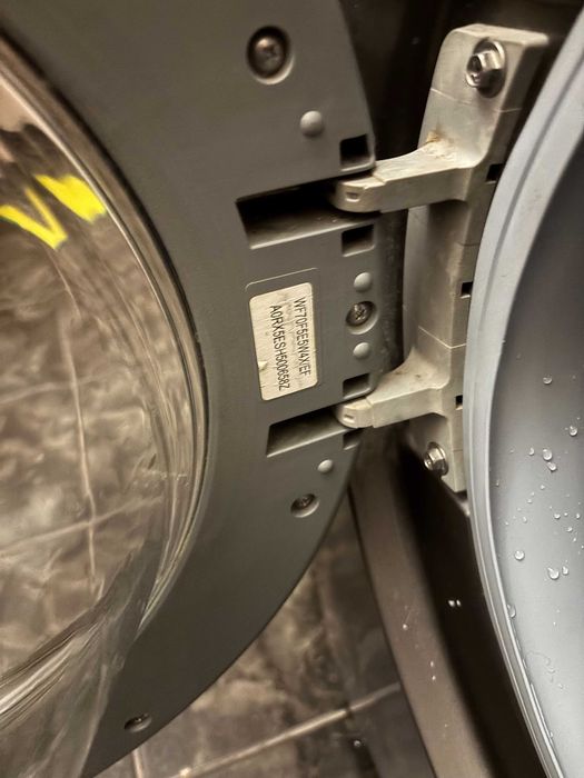 Продавам пералня Samsung EcoBubble WF80F5E5W4X 8kg  1400 об./мин