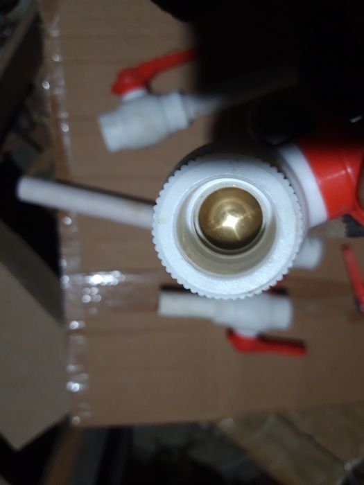 Кран под муфты с одной стороны,