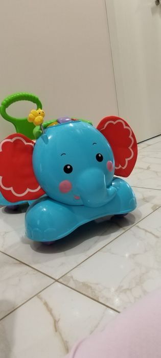 Fisher price слонче 2 в 1 - количка за бутане, проходилка/уокър