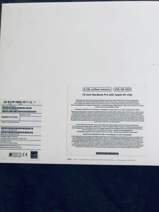 Cutie goală MacBook Pro