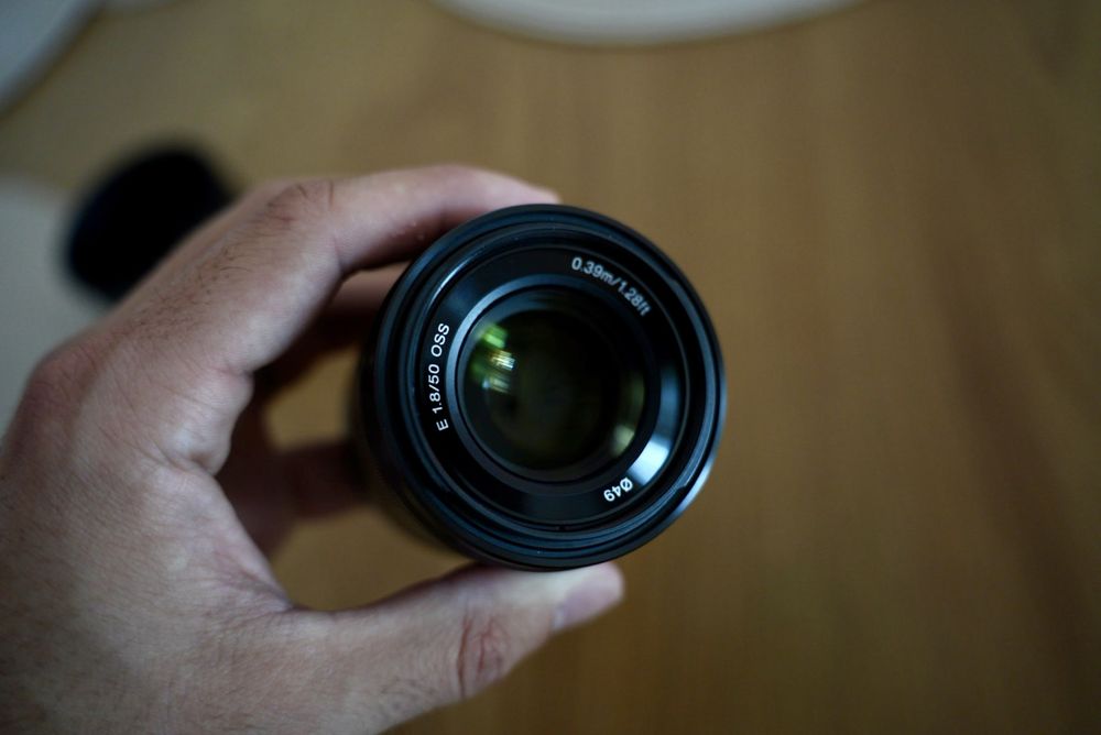 Sony E 50mm f/1.8 OSS (SEL50F18) – Impecabil, în garanție