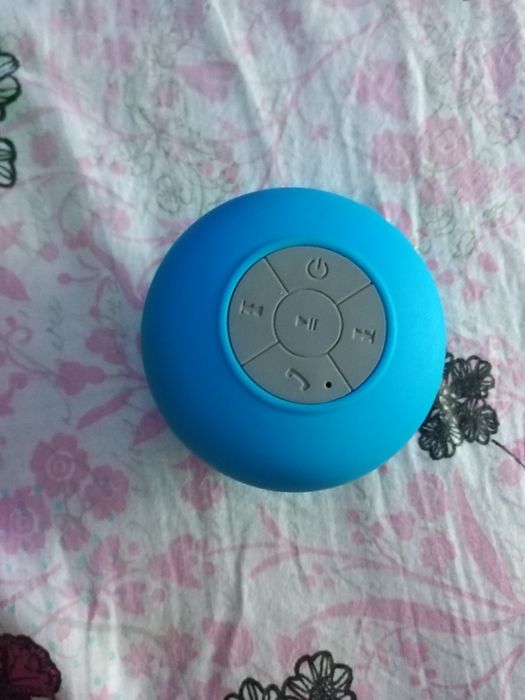 Boxa bluetooth cu ventuza rezistenta la umezeala