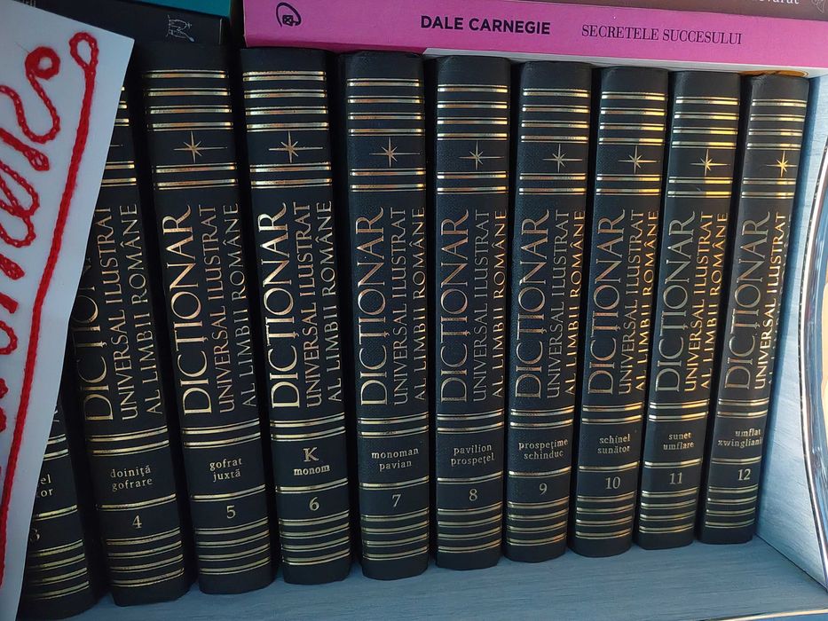 Vand set 12 cărți Dicționar