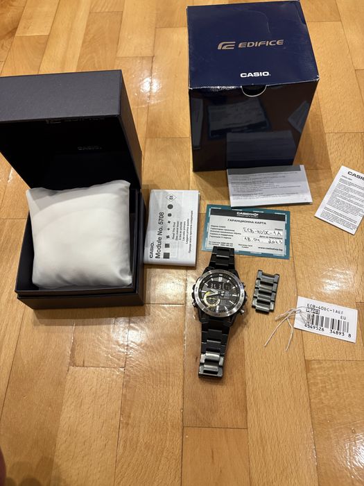 Продавам часовник Casio Edifice ECB 40