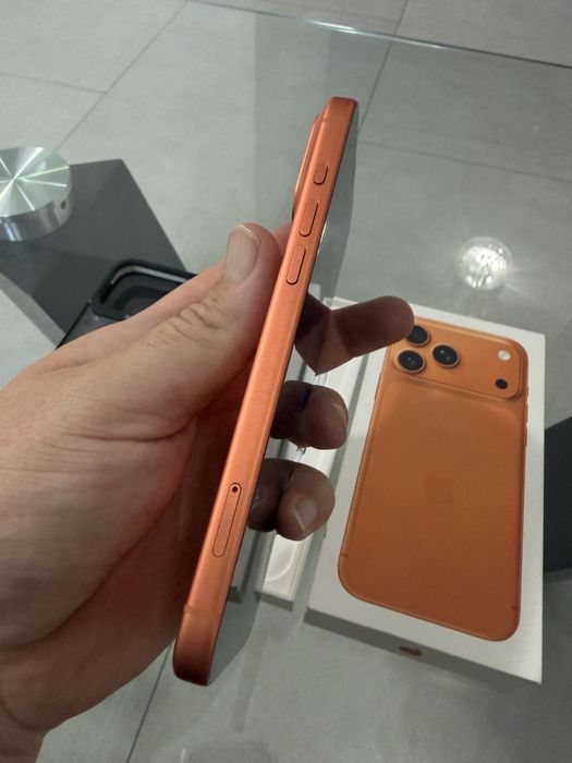 iPhone 17 Pro Max cosmic orange 256GB • ca NOU • 92 cicluri • garantie 2027 •