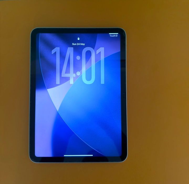 (Неизползван) Apple iPad 11 (A16, Silver, 256 GB) + Apple Pencil + калъф