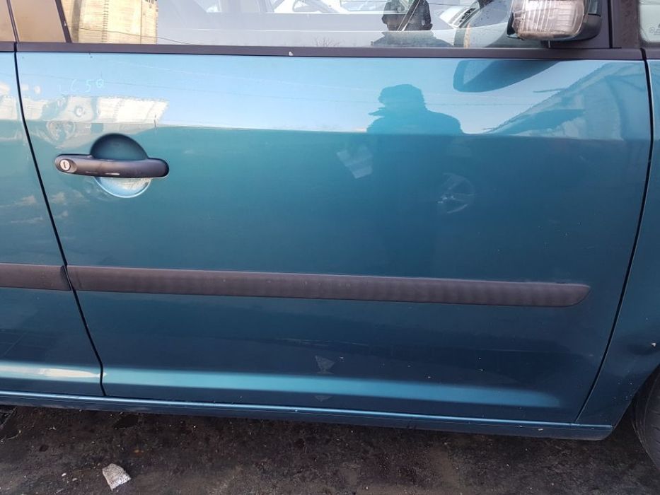 Usa / Portiera Dreapta Fata VW Touran 2003 - 2010 Cod Culoare LC5Q