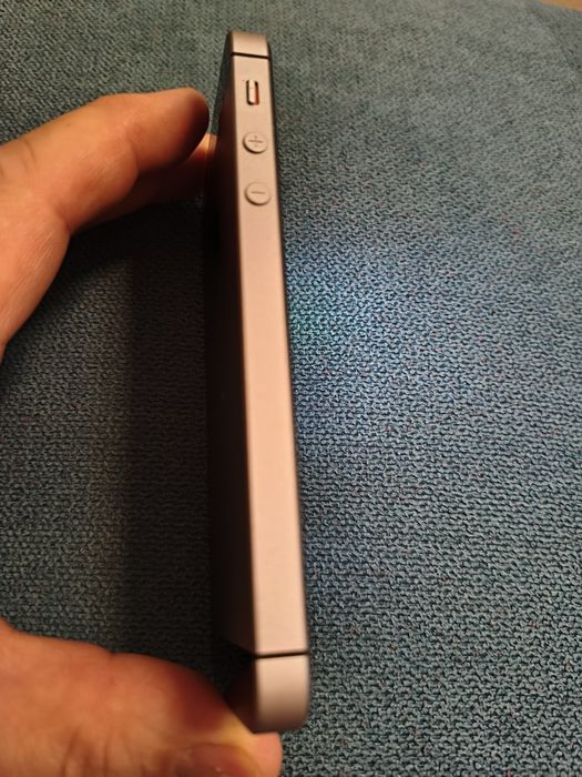 iPhone  5 SE, 32 Gb идеальное состояние