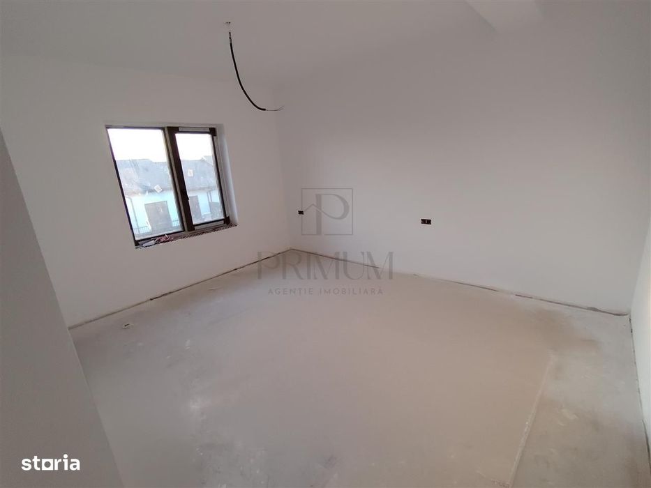 Duplex 5 camere - dormitor la parter - canalizare