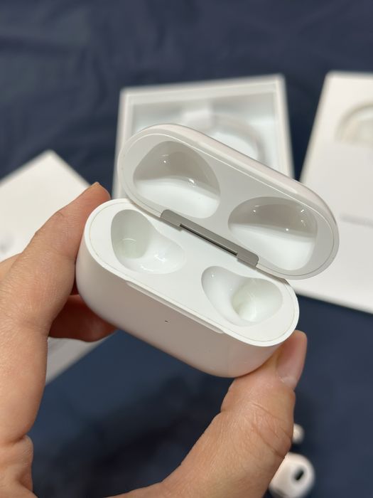 Продам наушники AirPods 3