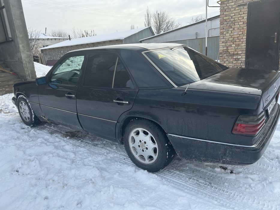 Мерс 124 об 2.3.   Чорный цвет