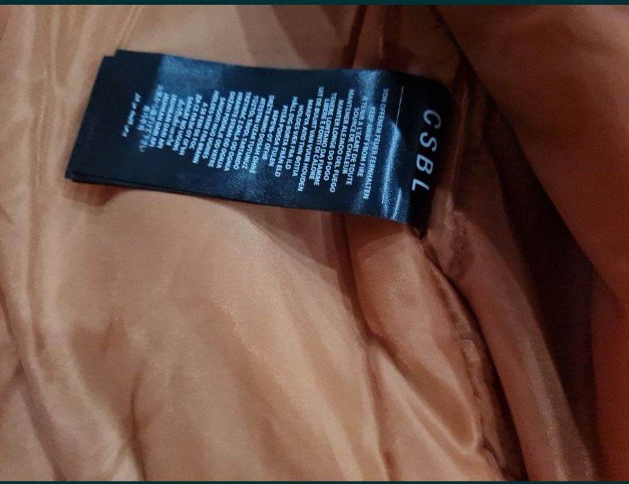 Бомбер атласный утепленный морковного цвета.Состояние идеальное .