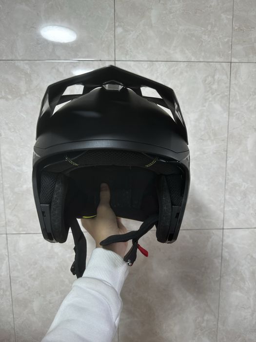 Мотошлем новый……………