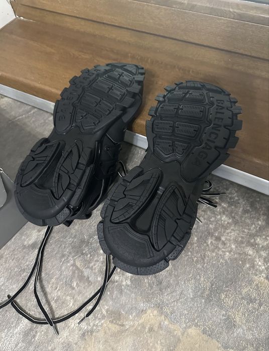 Balenciaga track