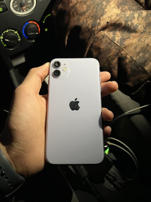 Продаю айфон 11 срочно