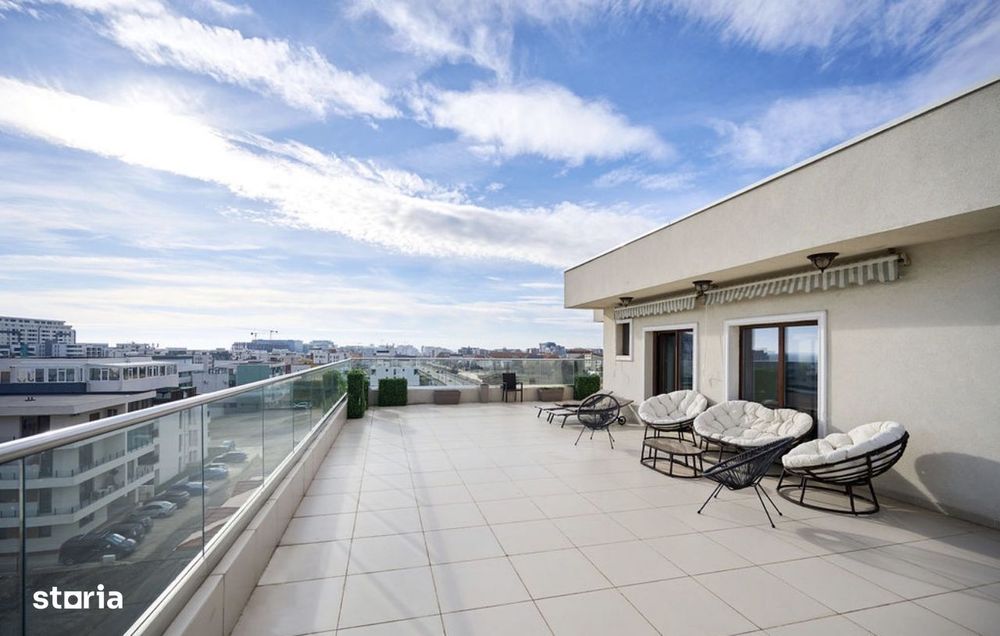Penthouse cu 3 camere, balcon și garaj, central